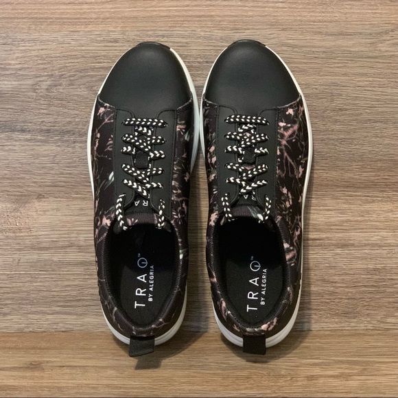 TRAQ By Algeria Qest Jungle Fauna Sneaker Black - Picture 4 of 9